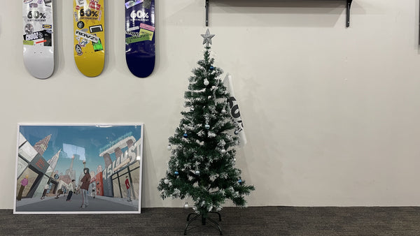 【社内ブログ】オフィスにクリスマスツリーがやってきた！