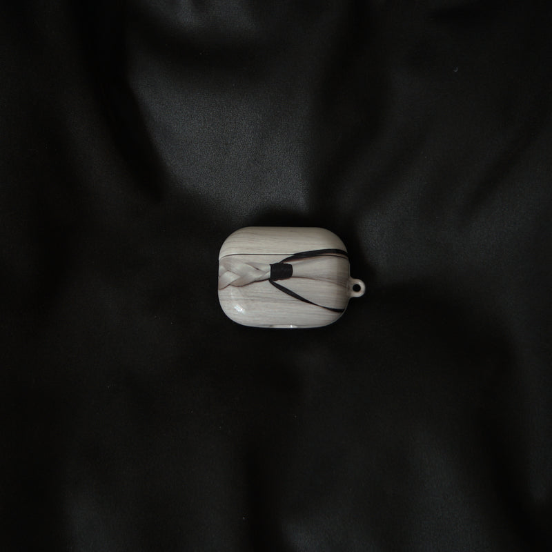 [MADE] blond glossy airpod case (black)