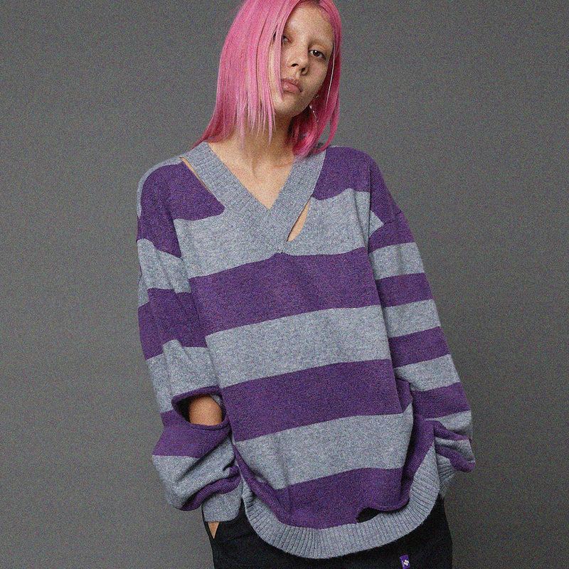 Stripe cut-out V neck knit