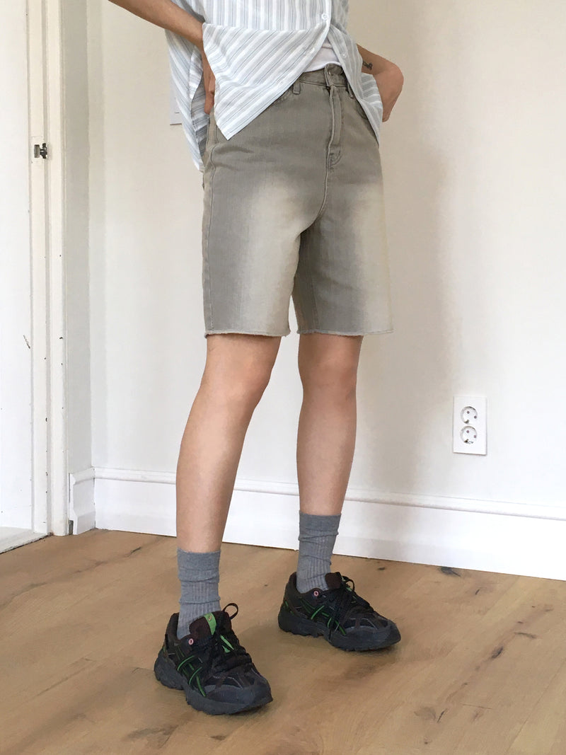 Silat gray washed Bermuda Half-length denim pants