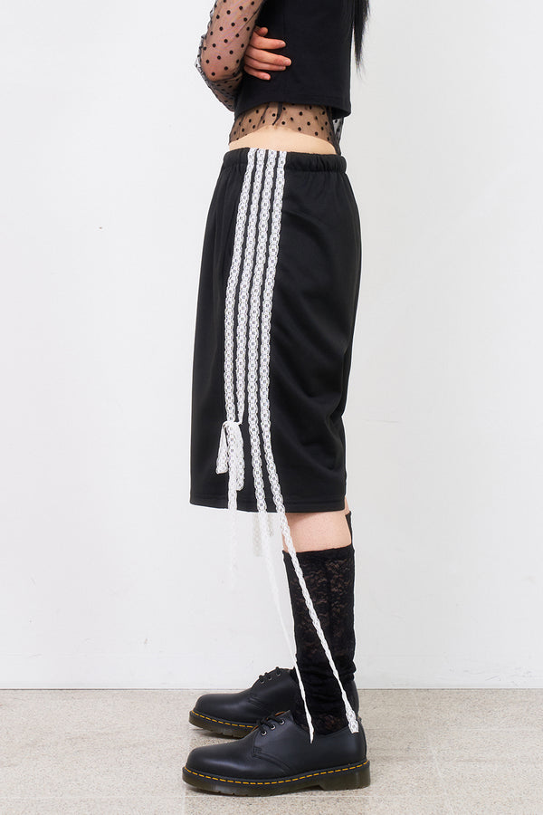 Four lace layered half track pants