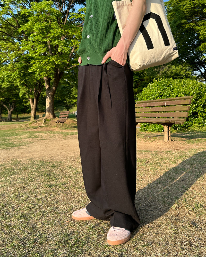 Toyu two-tuck wide slacks