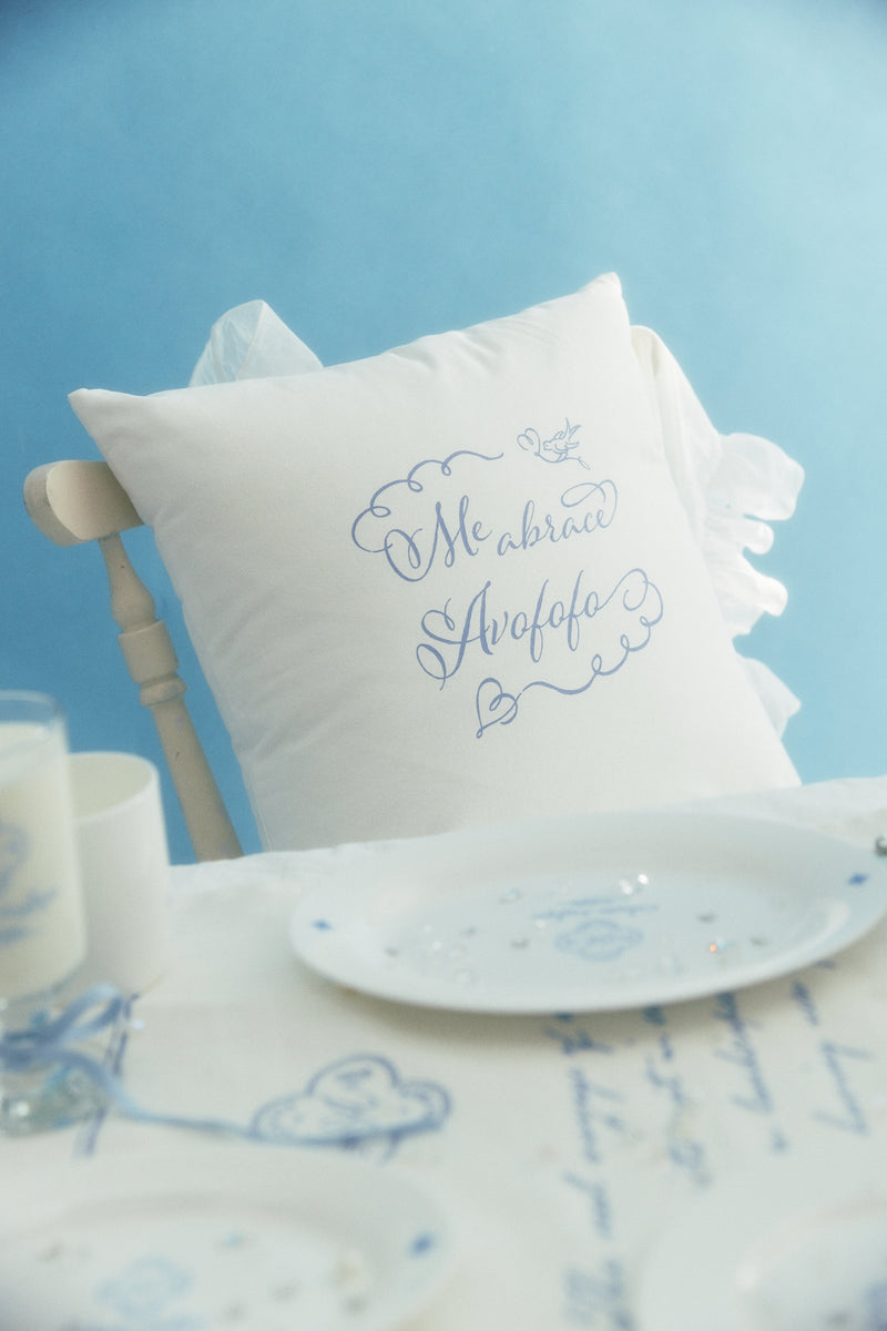 Azulejo Collection me abrace lettering print cushion