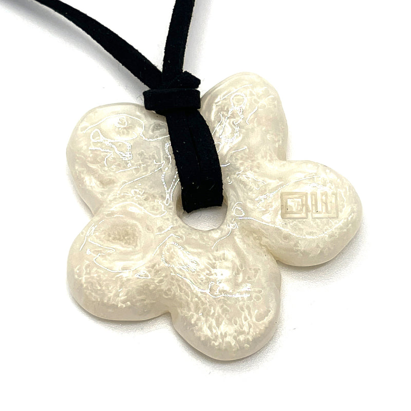 Acrylic Flower Necklace [Ivory]