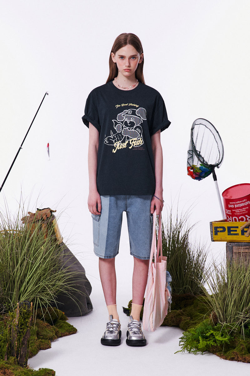 FISHING WITTY BUNNY GRAPHIC LOOSE FIT T-SHIRT [NAVY]