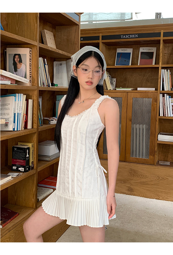 Romantic white sleeveless pleated dress
