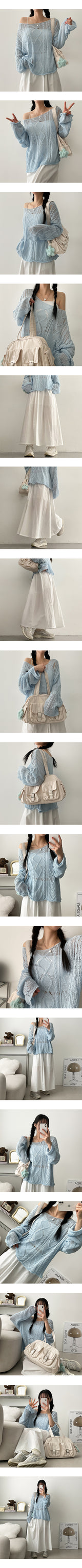 An B-Pocket Shoulder Bag