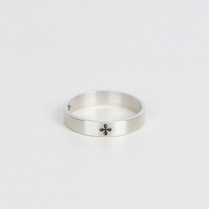 スリムブラッククローバーリング/Slim black clover ring (925 silver)