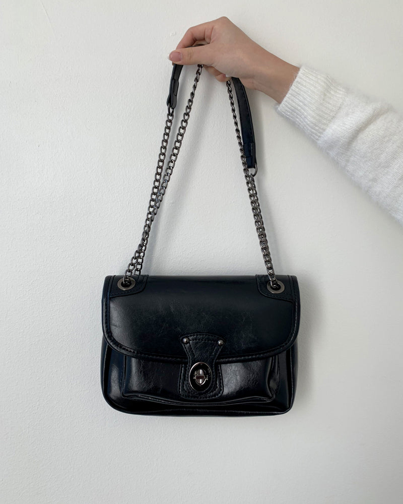 ツキステッチチェーンレザーショルダーバッグ/Tsuki Stitch Chain Leather Shoulder Bag