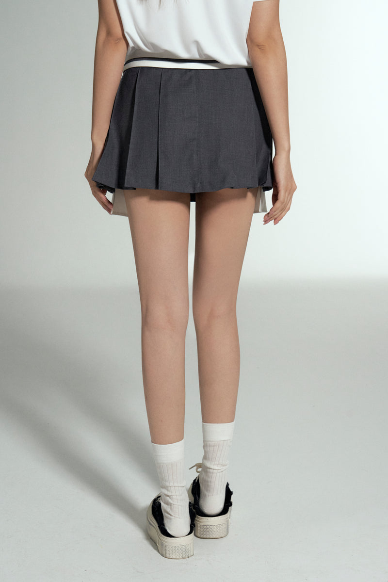 reverse pleats mini skirt