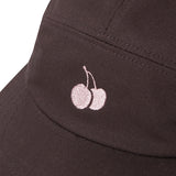 MONO CHERRY LOGO CAMP CAP [BROWN]