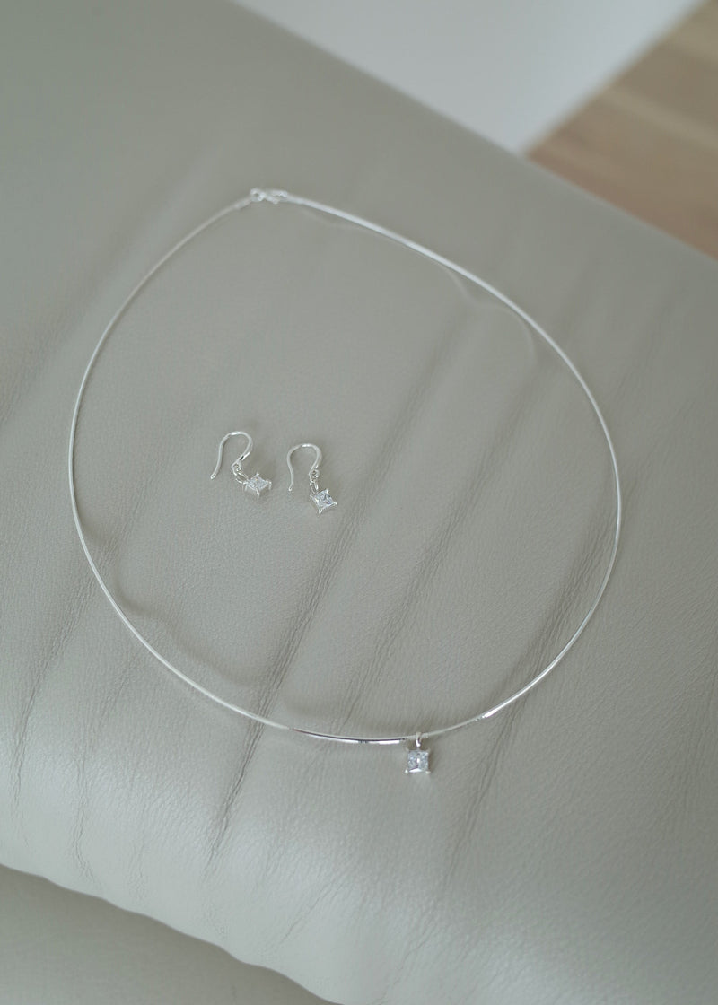 トレビネックレス/Trevi necklace (white / blue)
