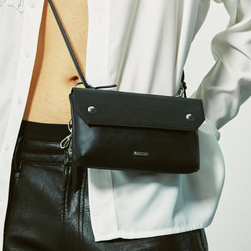 パイピンレザーストラップフラップバッグ＆ユティリティキーリング / piping leather strap flap bag & utility key ring black