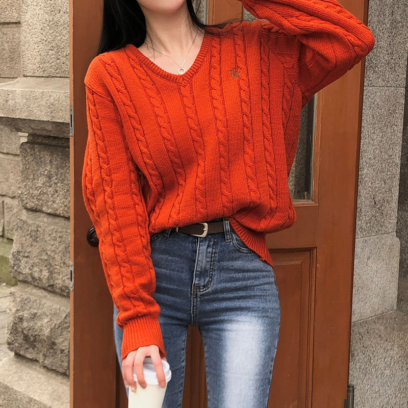 [BELLIDE MADE] Crayon Twisted V-neck Embroidered Cable Knit