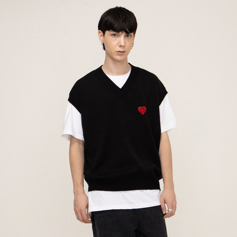 [UNISEX] Heart smile embroidered knit vest. Black (6658471788662)