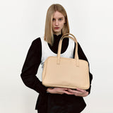 シスタートラペゾイドショルダーバッグ / Trapezoid Shoulder Bag (beige)