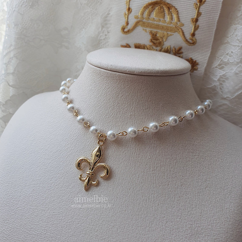 フリュデリスパールチョーカー / Fleur De Lis Pearl Choker Necklace  - Gold