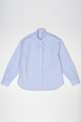 バックワイドストラップオーバーサイズシャツ / BACK WIDE STRAP OVERSIZED SHIRT IN BLUE STRIPE