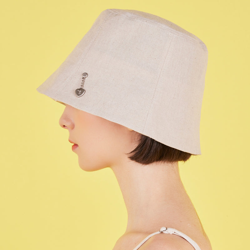 ハートチェーンスタッドリネンバケットハット / Heart Chain Stud Linen Bucket Hat Natural