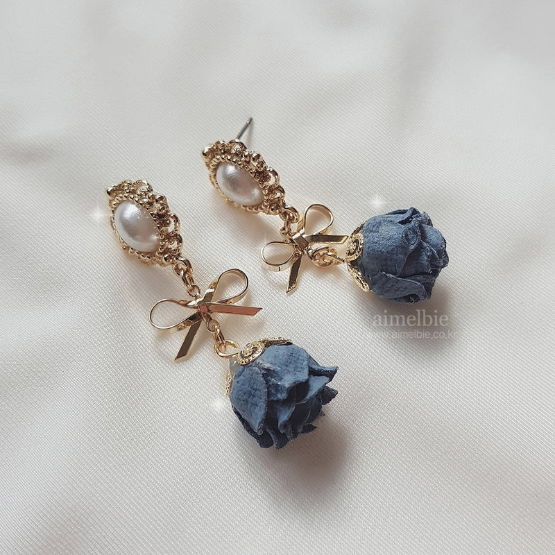 ラスティックブルーフラワーズピアス / Rustic Blue Flowers Piercing (Dreamcatcher Handong Piercing)