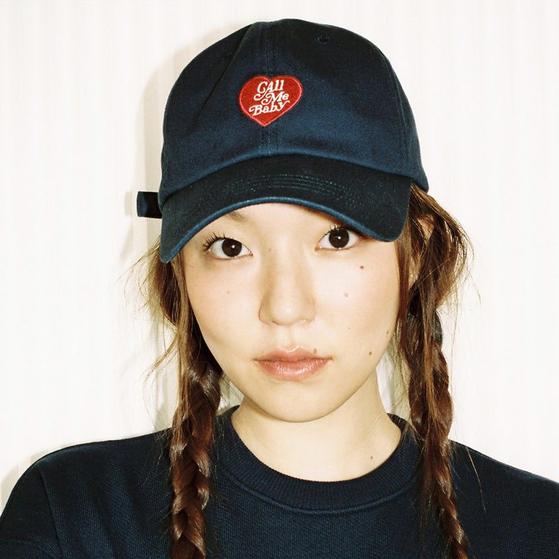 [Call me baby] ハートロゴ ベースボールキャップ / Heart Embroidery Ball Cap (Navy) (6626767798390)