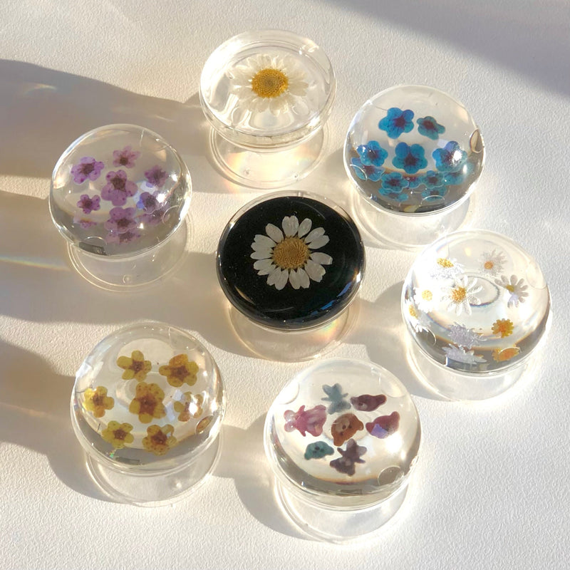 レジンドームフラワーグリップトック/Resin Dome Flower Griptok (4 Colors)