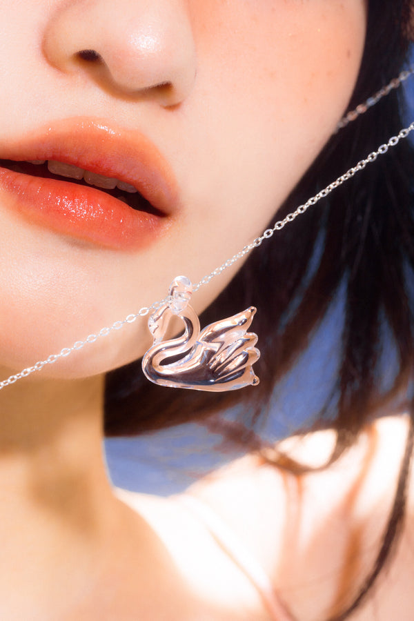 GLASS SWAN NECKLACE