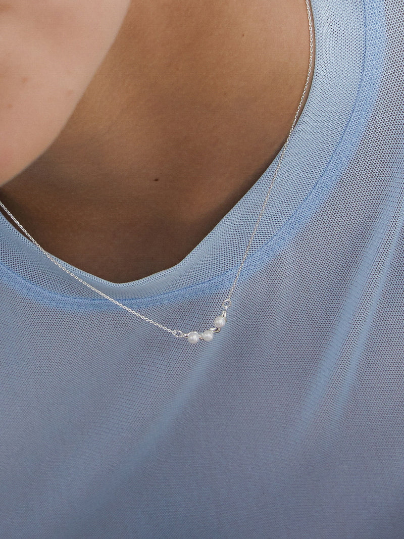 ウェイビーパールラウンドネックレス / wavy pearl line necklace