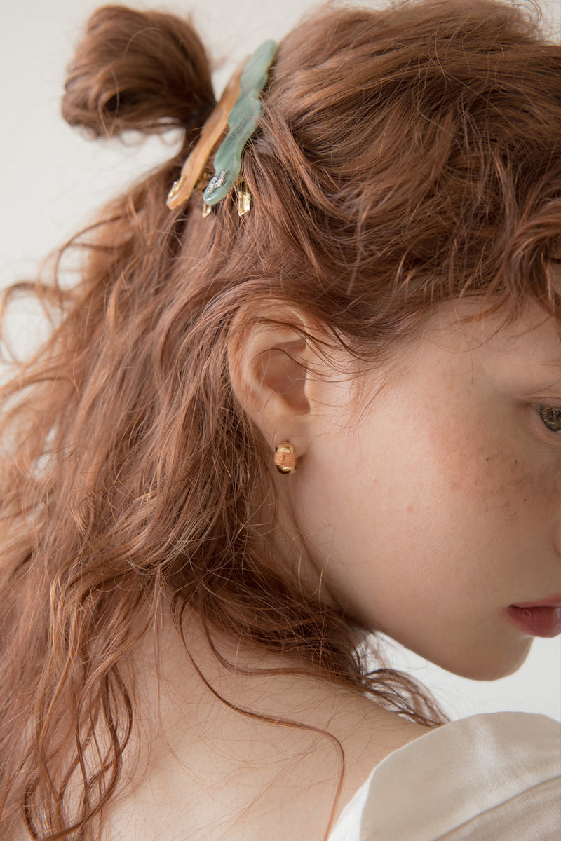 カラーポイントミニカーブピアス/Color point mini curve 'gold' earring (4colors)