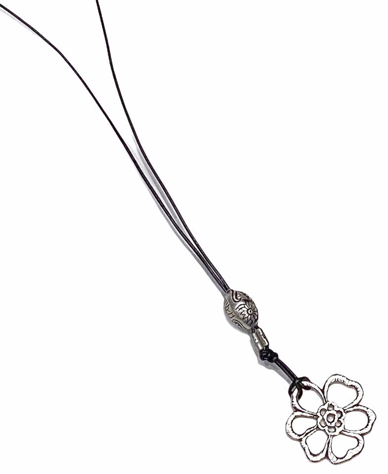 MIAE flower necklace (4630223388790)