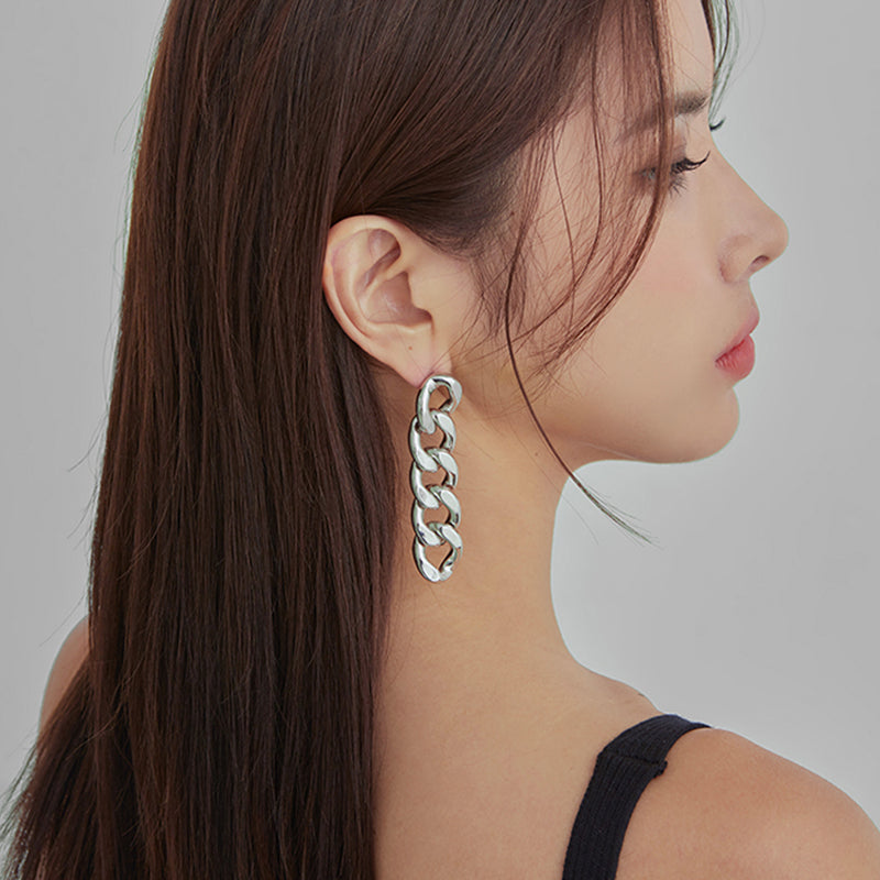 ITZYウェアラブルフラットボールドチェーンドロップイヤリングシルバー/ITZY WearFlat Bold Chain Drop Earrings Silver (6660308500598)