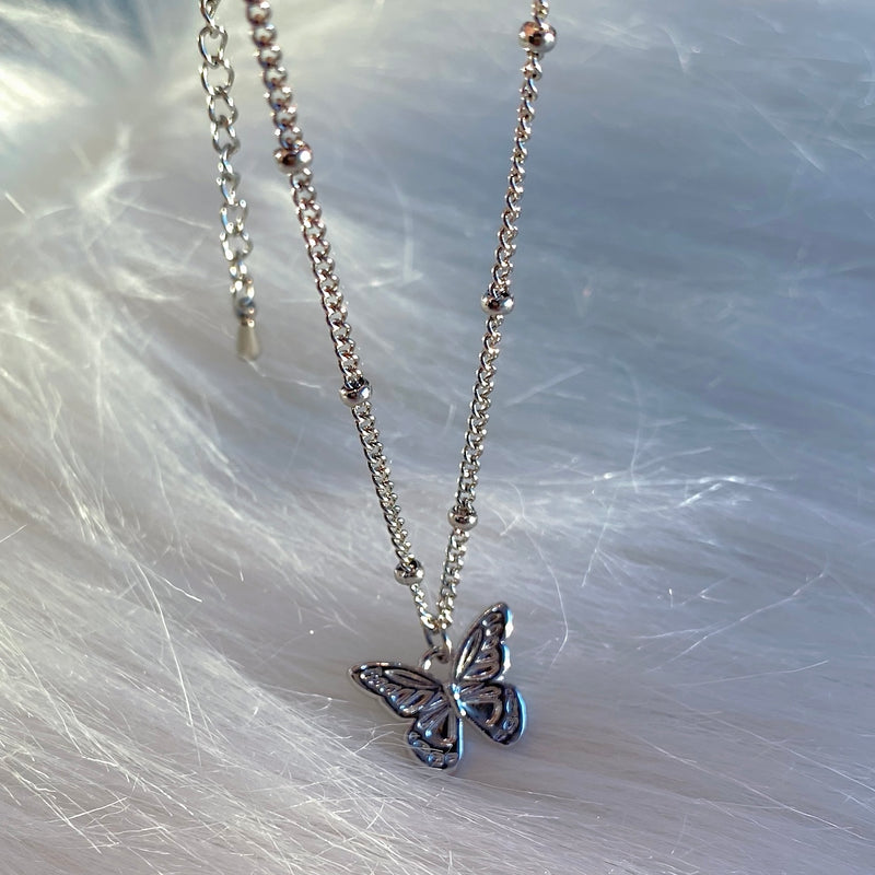 Clueny butterfly necklace (6657679884406)