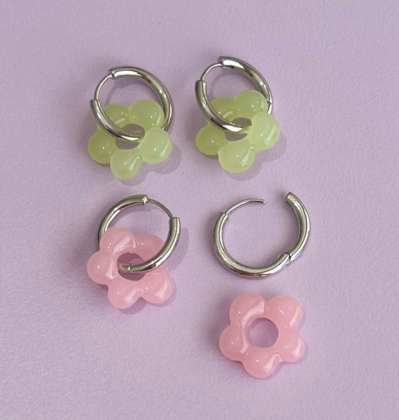 パステルフラワーリングピアス/Pastel Flower Ring Earrings (2 colors)