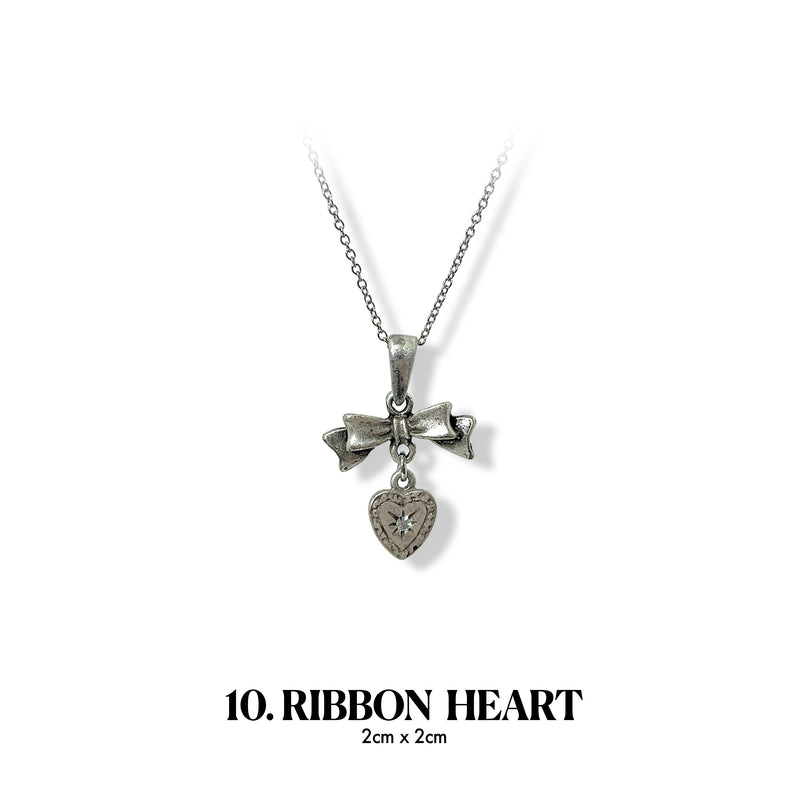 COLLECTOR NECKLACE (ribbon heart)