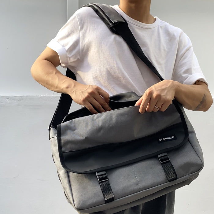 メッセンジャーバッグ / 2040 Messenger Bag Grey