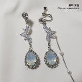 ヘブンリークリスタルイヤリング / Heavenly Crystal Earring - White Opal Color