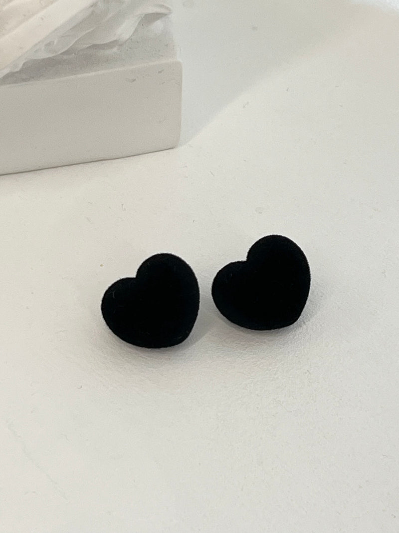 Black heart Earring