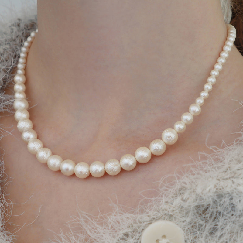The Fluffy Pearl Va Necklace