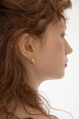 カラーポイントミニカーブピアス/Color point mini curve 'gold' earring (4colors)