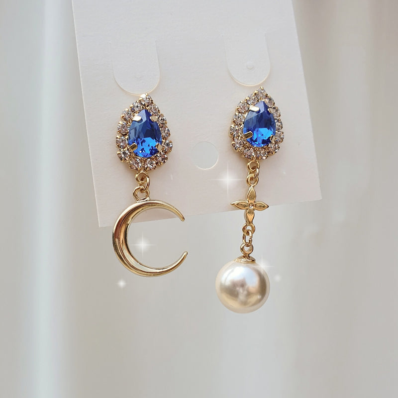 ブルークリスタルアンドザムーンイヤリング / Blue Crystal and the Moon Earring