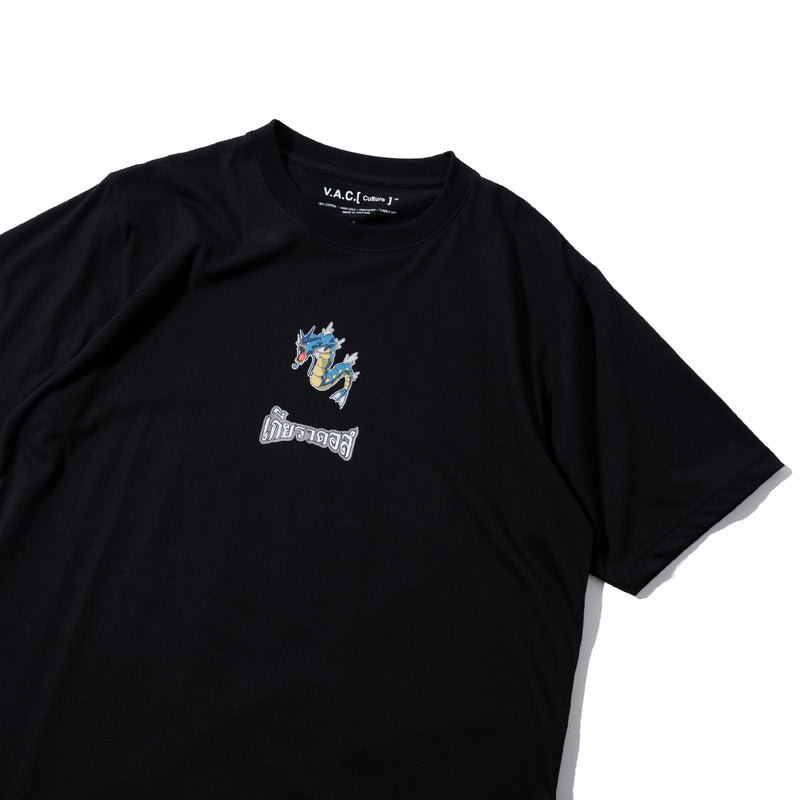 ポケモン ギャラドスTシャツ/ V.A.C.[ Culture ]™️ : V.A.C. Culture Pokemon Gyarados T-Shirt