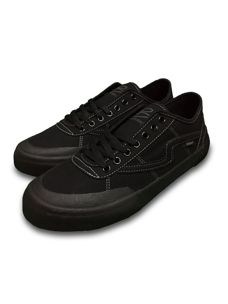 イクイップオールブラックスニーカー /  Equip All Black Sneakers